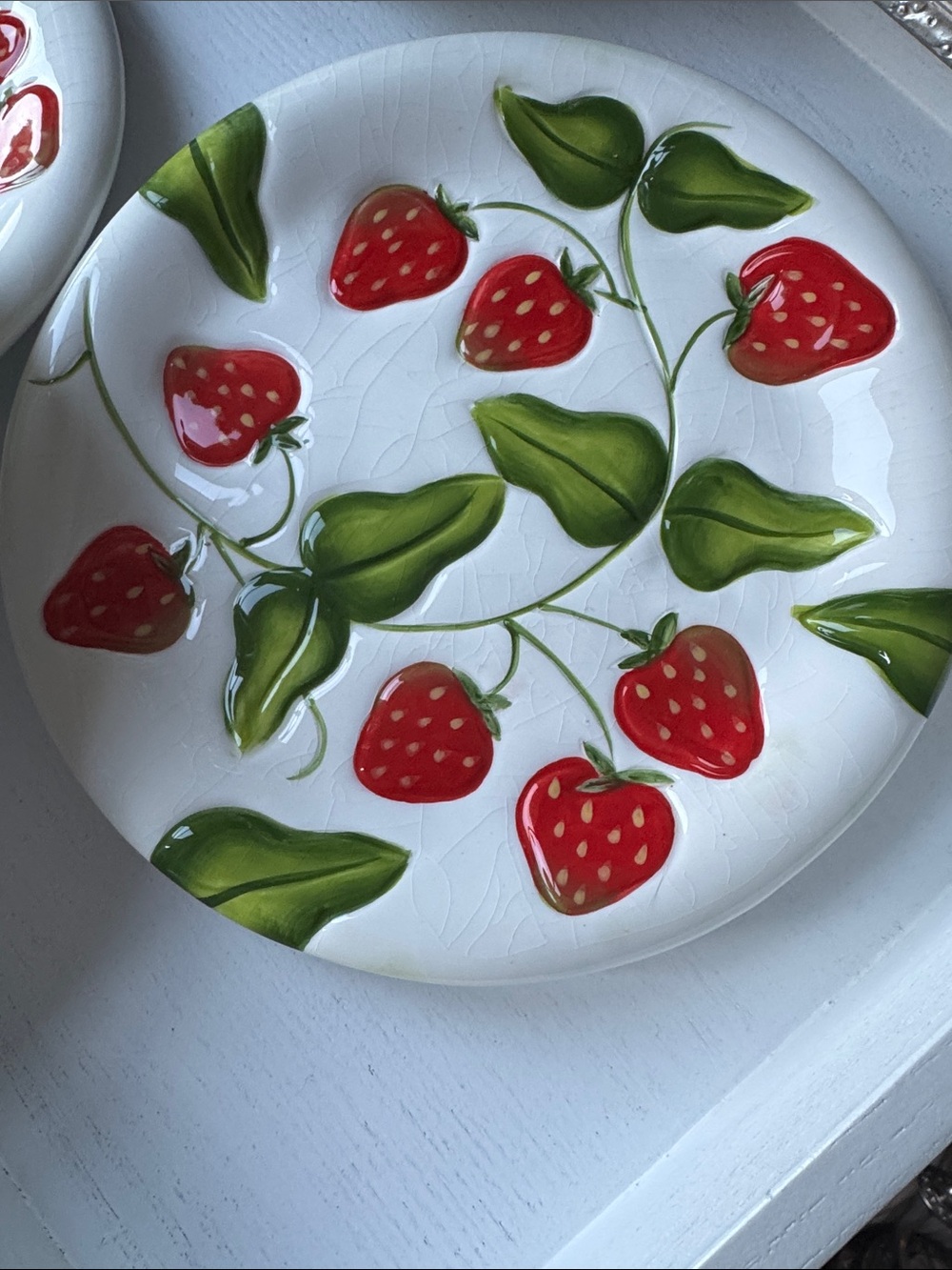 Hand-Painted raised Strawberry Ceramic Dessert Plates set of 4 - Picture 8 of 8